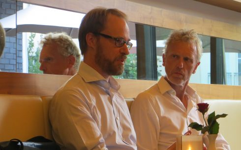 Reinhard Veser (on the left) in dialogue with Prof. Lentz and the audience